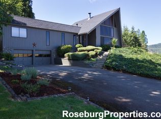 3039 Madeleine Ave, Roseburg, OR 97471