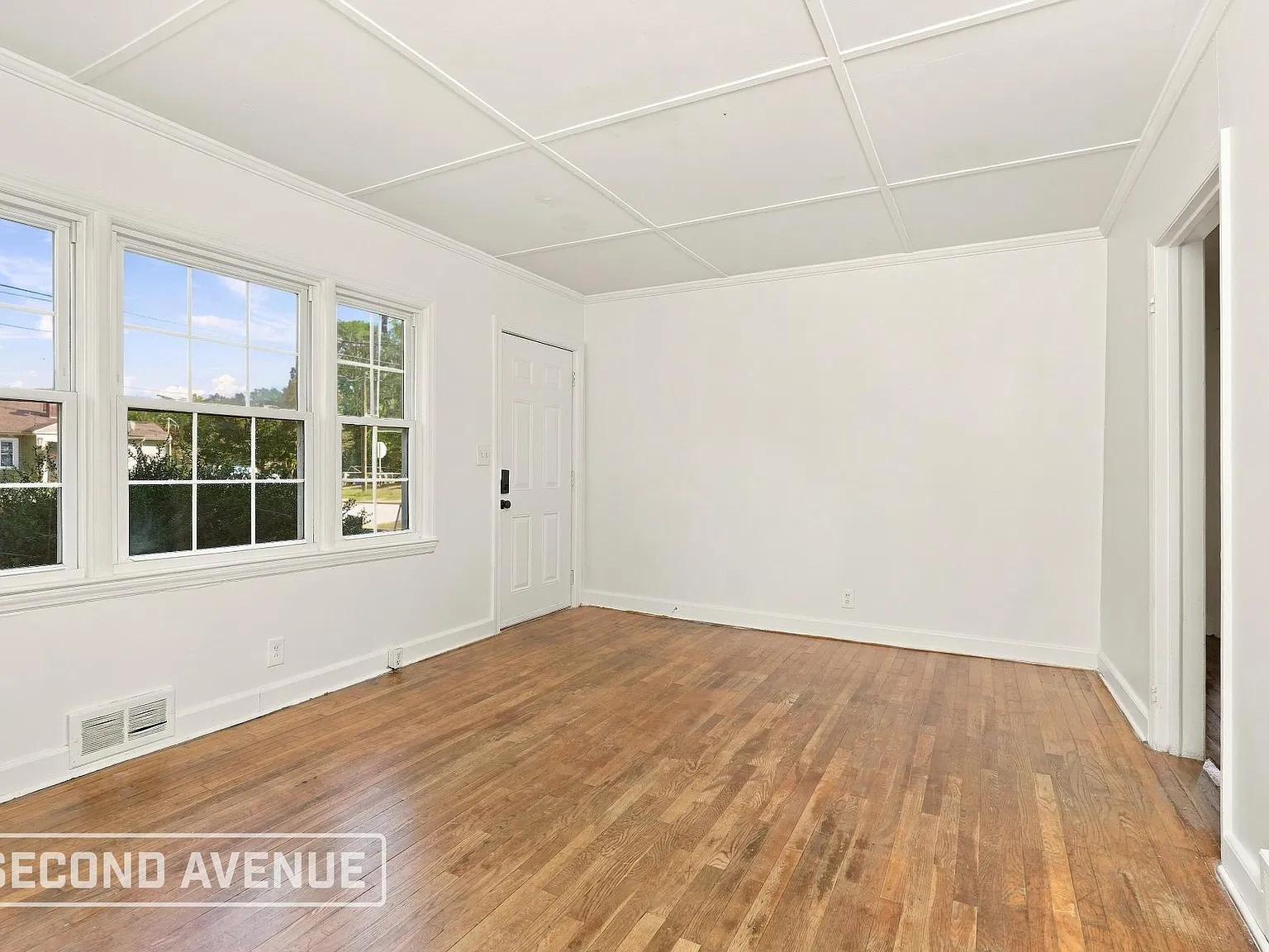 3 bed, 1.0 bath, 864 sqft, $1,395 — Photo 2