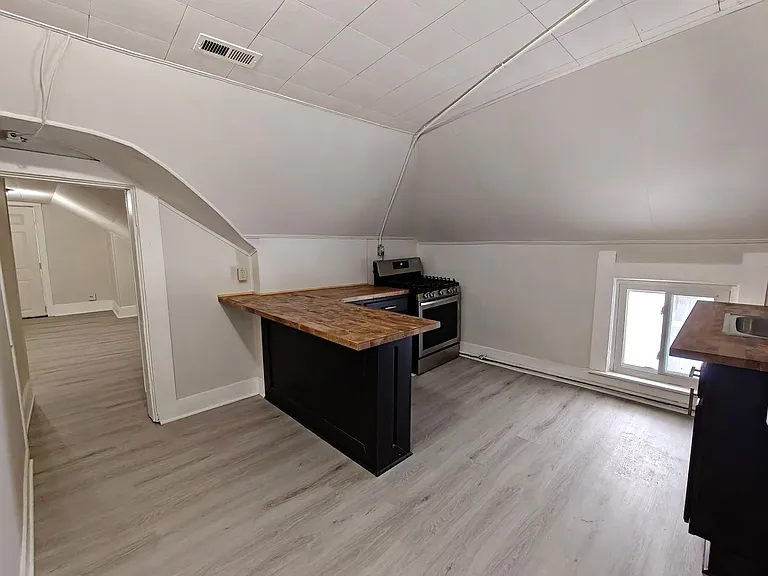 317 E Washington St #3 — Photo 3