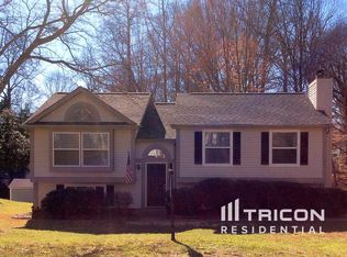 1010 Farmfield Ln, Charlotte, NC 28213
