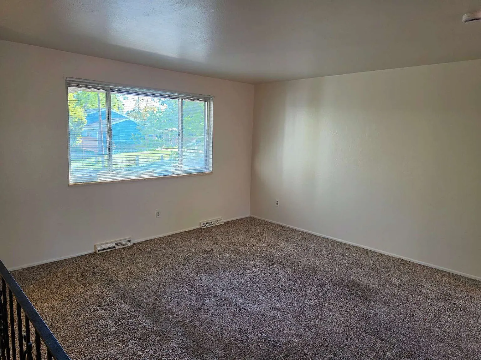3 bed, 2.0 bath, 1636 sqft, $2,500 — Photo 3
