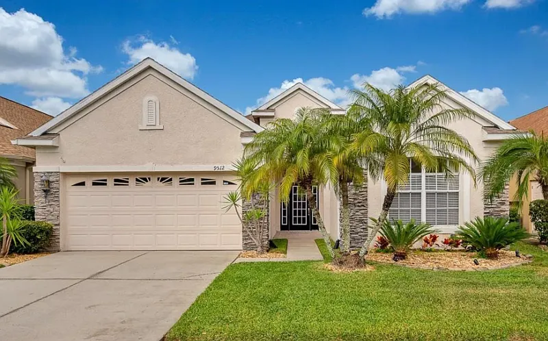 4 bed, 3.0 bath, 2224 sqft, $3,995 — Photo 2