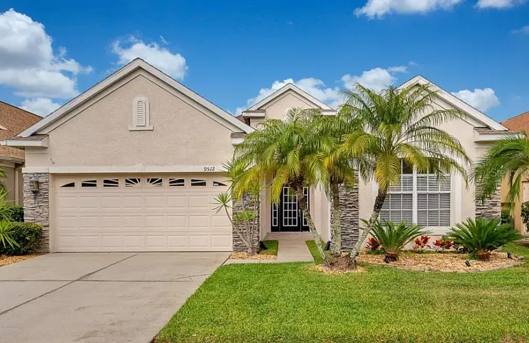 9512 Greenpointe Dr — Photo 2