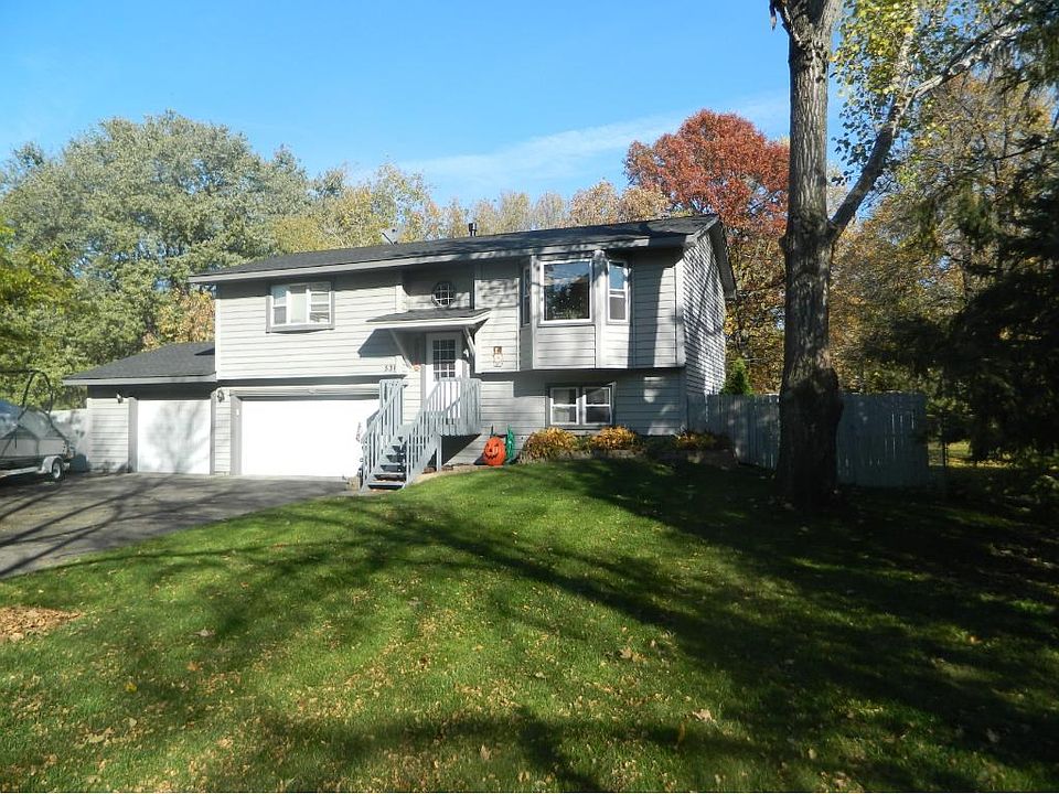 3.5 Car Garage 2 Car Heated 1.5 Insulated