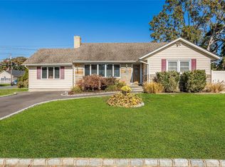 45 Pearl St, Deer Park, NY 11729