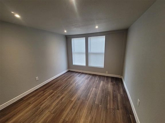 4th image of 3125 Illinois St #B