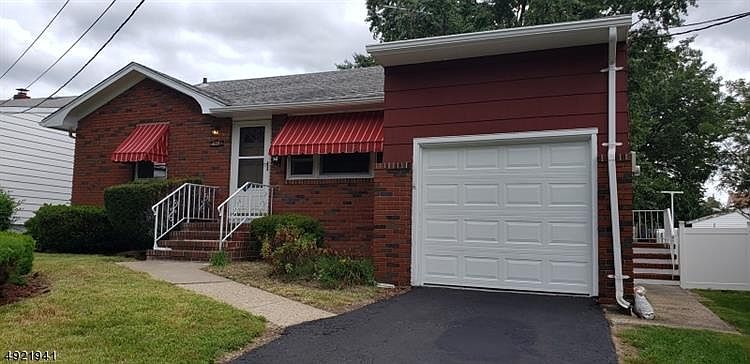 2nd image of 620 Ainsworth St