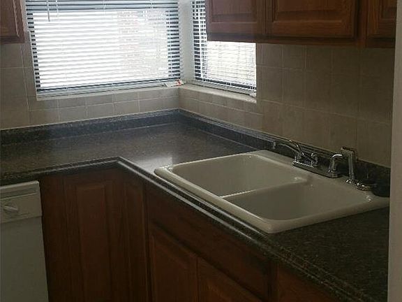 5th image of 2676 N Holly St