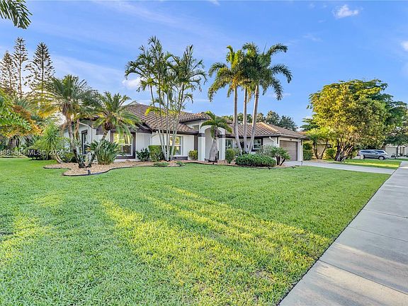 3rd image of 11834 Island Lakes Ln