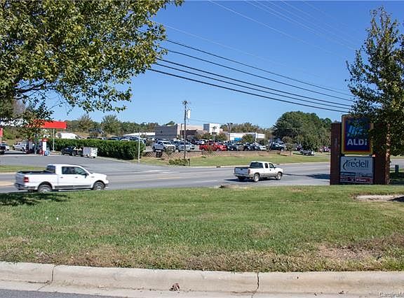 5th image of 128 E Plaza Dr