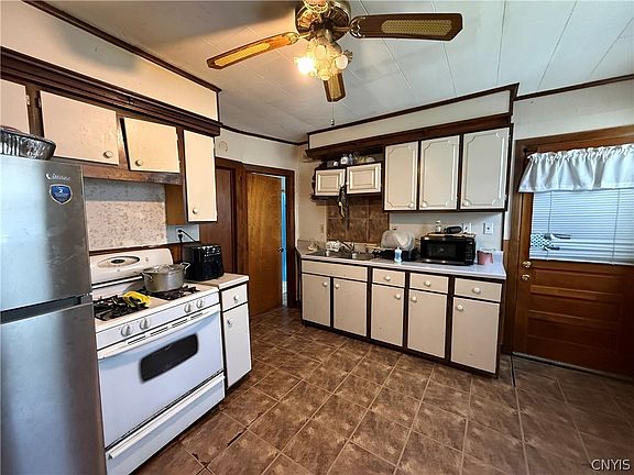 3rd image of 1519 Butternut St