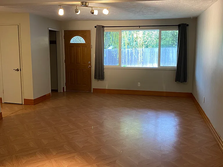 14026 SE Redwood Ave — Photo 3