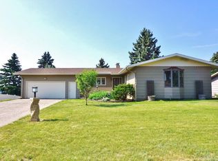 1203 Valley View Dr, Minot, ND 58703