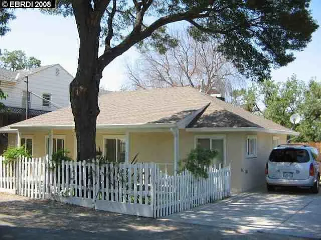 364 Hanlon Way photo 1