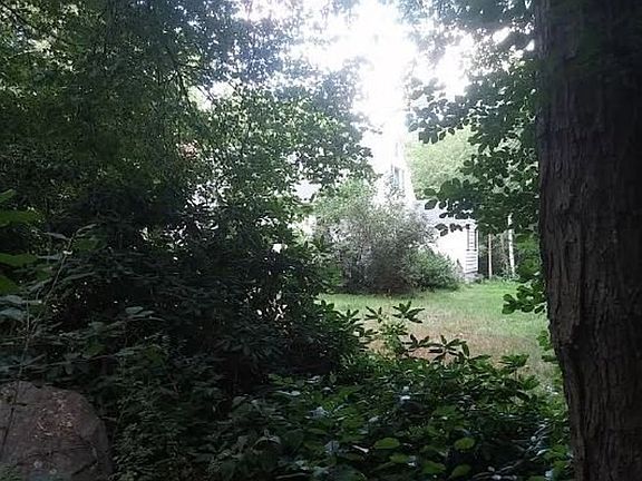 3rd image of 17 Bedford Ln
