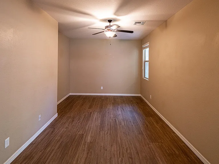 18445 W Saguaro Ln — Photo 10