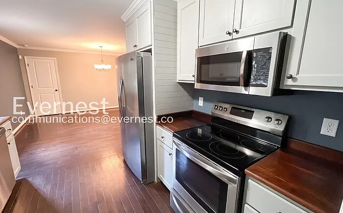 5520 Desoto Cir — Photo 4