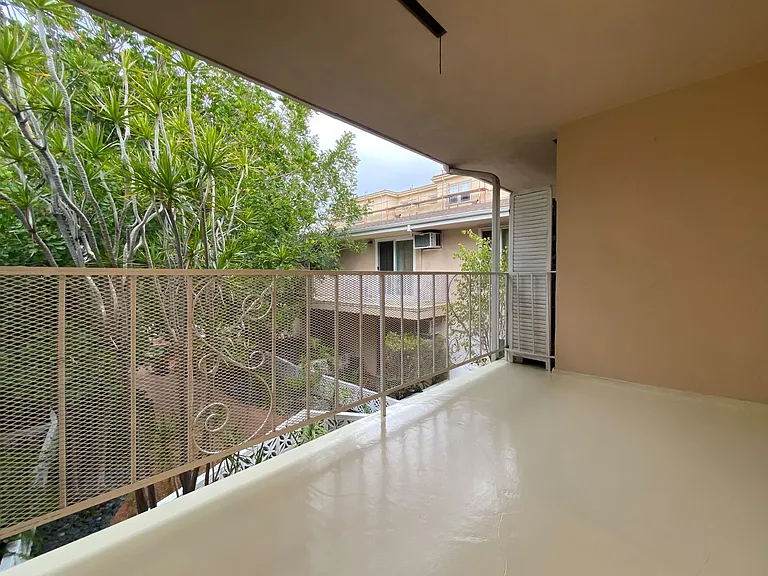 445 E Magnolia Blvd — Photo 21