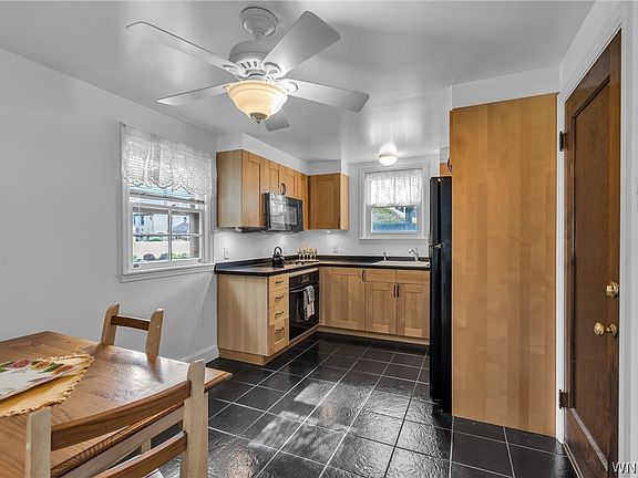 4th image of 389 Stillwell Ave