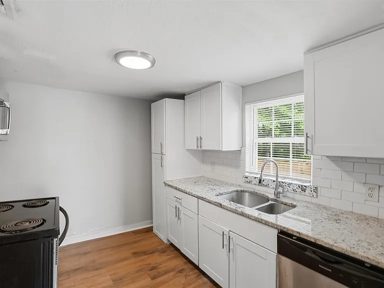 1214 Jones St — Photo 17