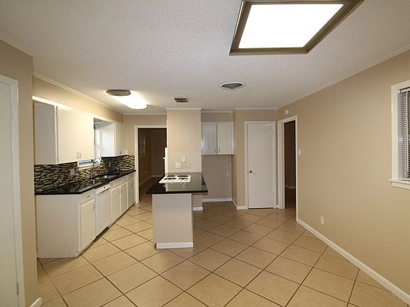 3rd image of 4414 Roosevelt Dr