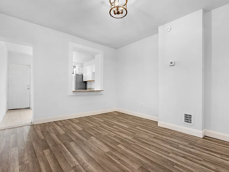 627 N Lakewood Ave — Photo 7