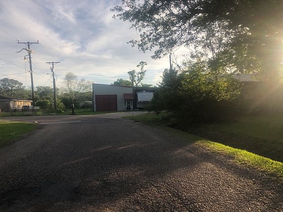 4th image of 1327 Girouard St
