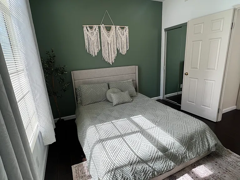 Chantilly Dr — Photo 3