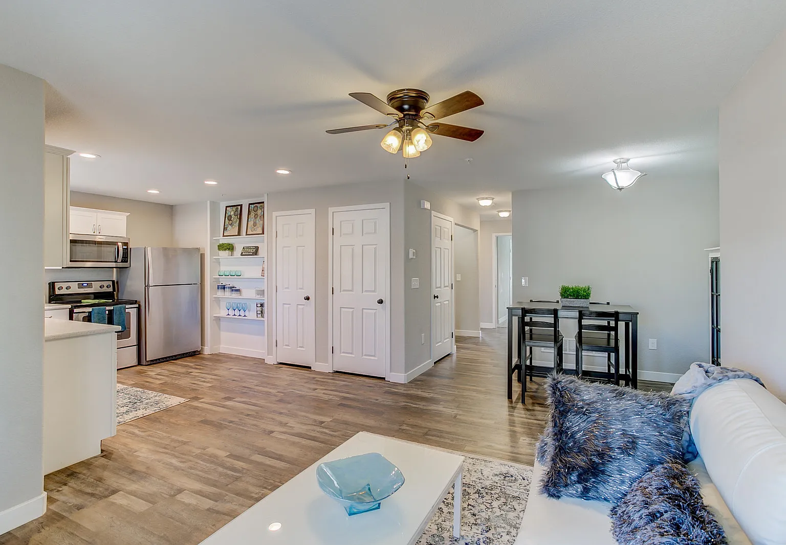 3 bed, 1250 sqft, $1,795 — Photo 4
