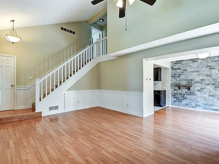 311 E Saint Clair St — Photo 6