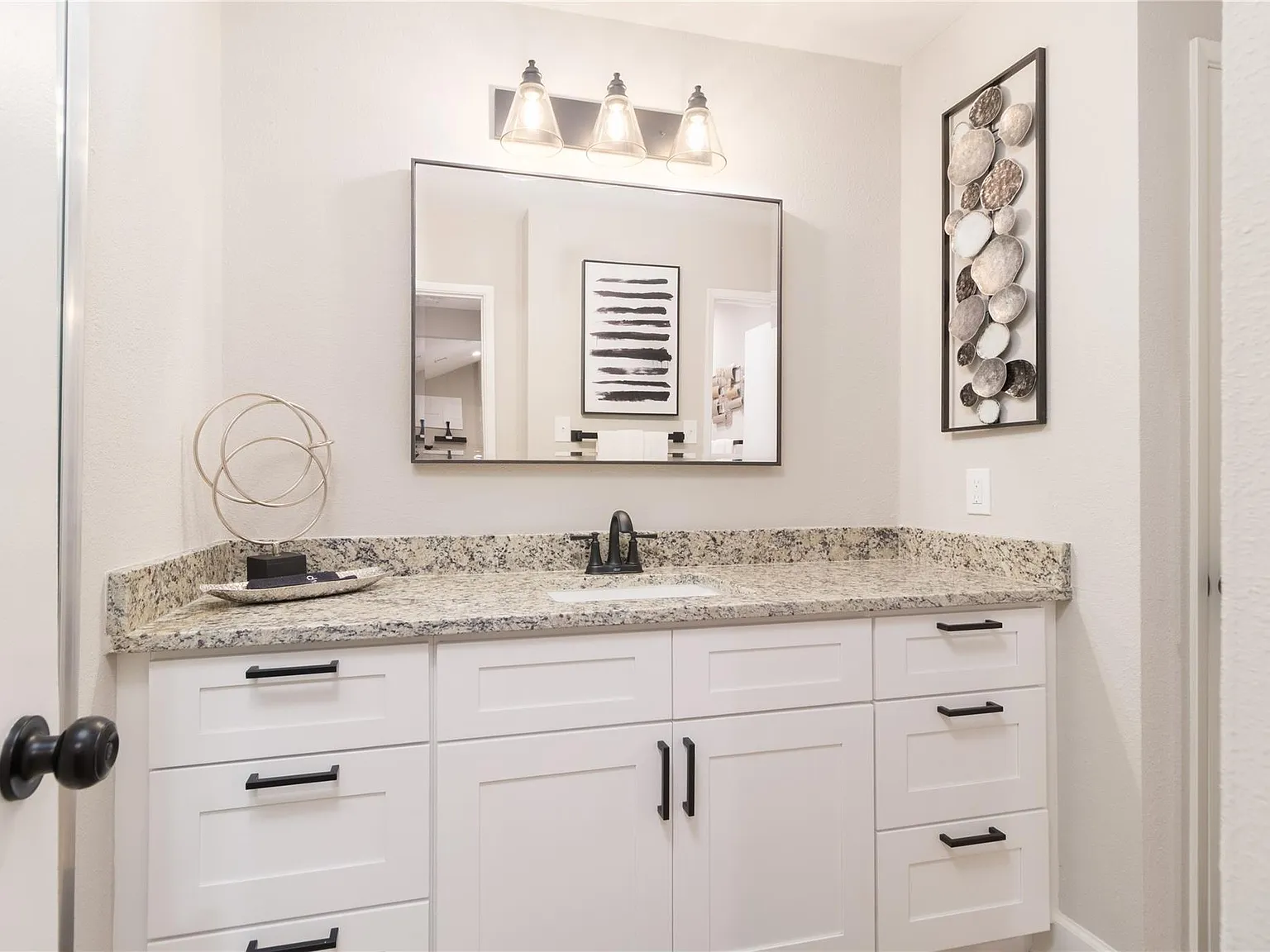 3 bed, 2.0 bath, 1421 sqft, $2,000 — Photo 4