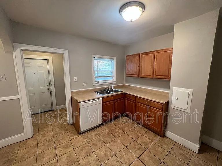 3301 Washington Blvd — Photo 11