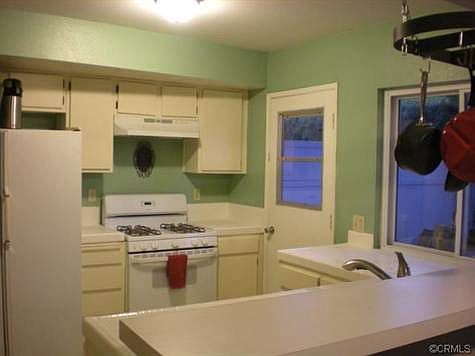 3rd image of 1363 N Elderberry Ave