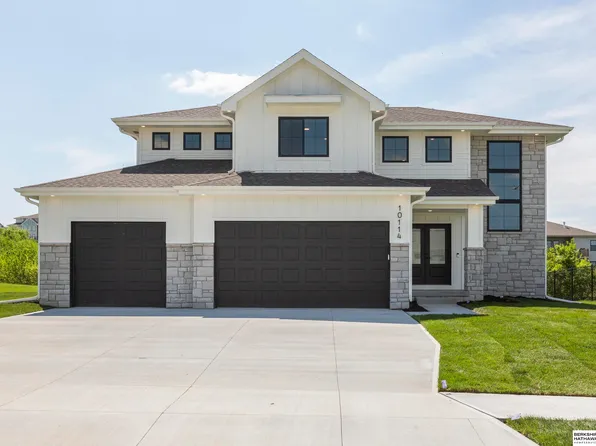 18907 Devonshire Dr, Gretna, NE 68028