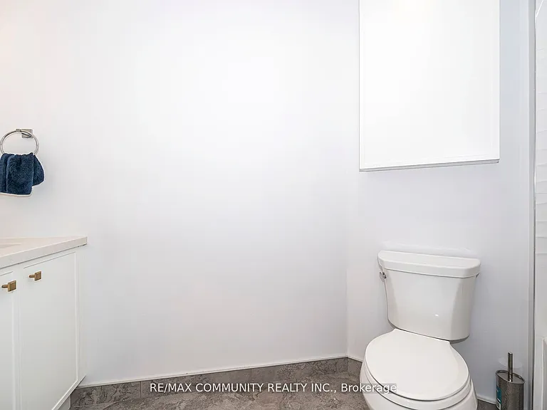 980 Yonge St #513 — Photo 28