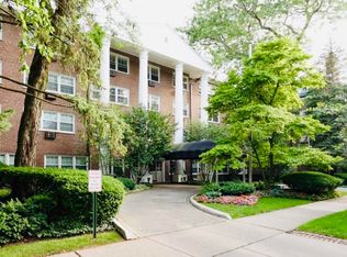 1025 Randolph St APT 101, Oak Park, IL 60302