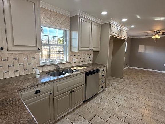 4th image of 8635 Cypress St