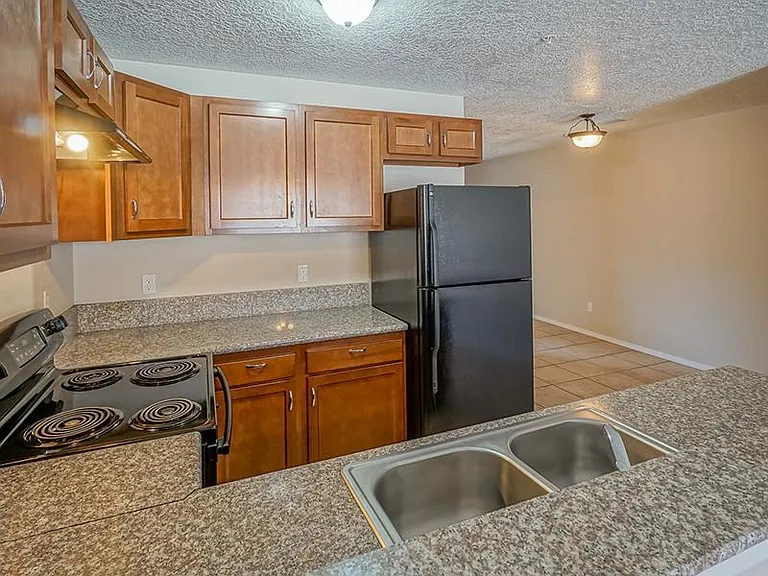 Kitchen|3-Bedroom 2-Bathroom Townhome Homes | Coronado Townhomes