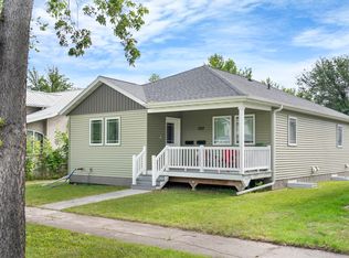 707 Cottonwood St, Grand Forks, ND 58201