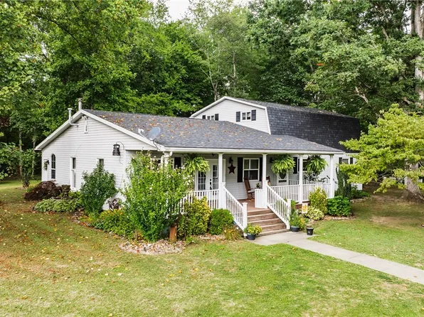 305 Alloway Rd, Little Hocking, OH 45742