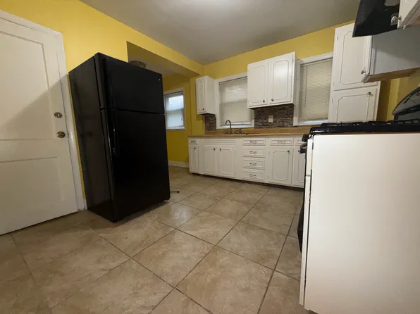 134-136 Blake St #1, Hyde Park, MA 02136