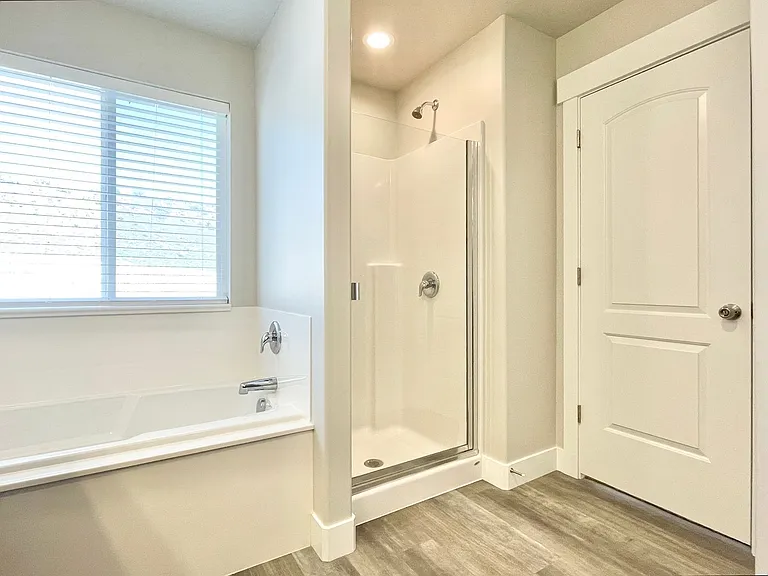 446 N Hillview Dr — Photo 29