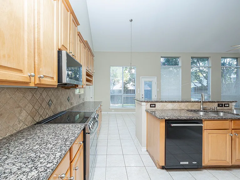 2404 Heather Glen Dr — Photo 16