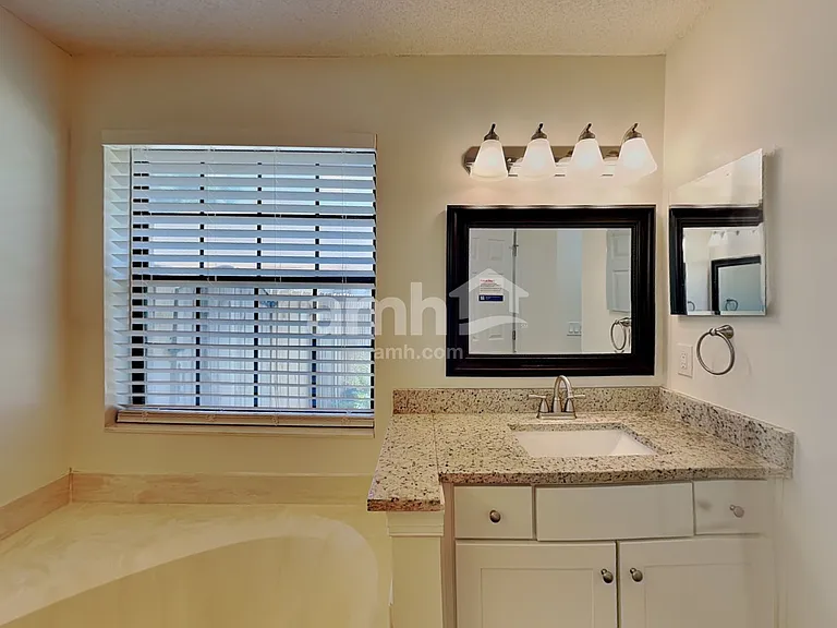 7546 Fawn Lake Dr N — Photo 12