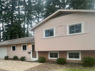 218 Nobottom Rd, Berea, OH 44017