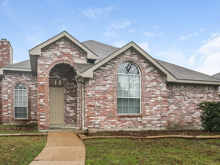 2124 Creek Royal Dr — Photo 1