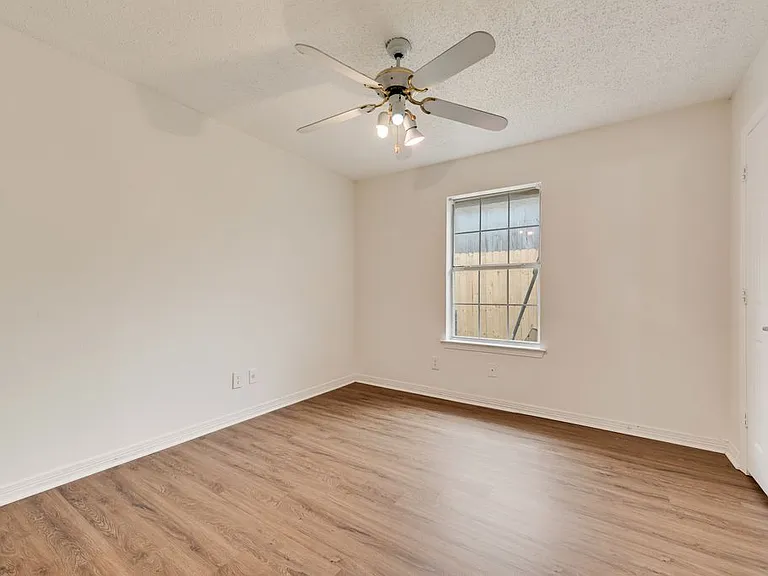 1304 Riverview Ln — Photo 4