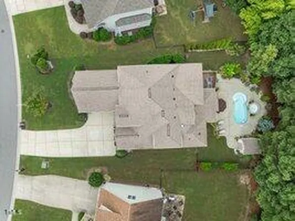 908 Hollymont Dr, Holly Springs, NC 27540