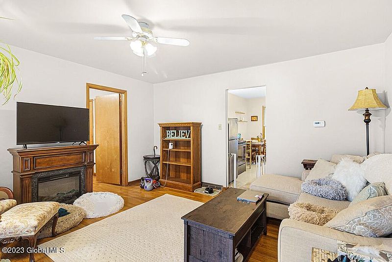 4th image of 19 Maple Road