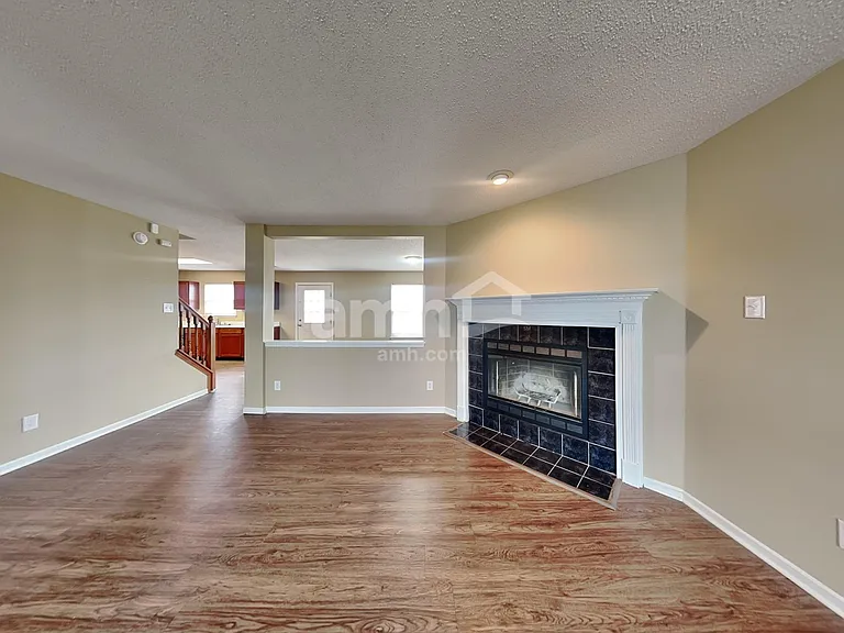 5627 N Plymouth Ct — Photo 6